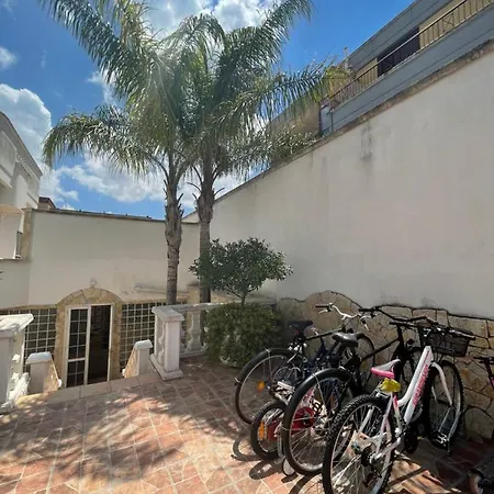 Salentina White House Bed and Breakfast 4*