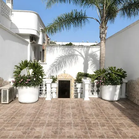 Salentina White House